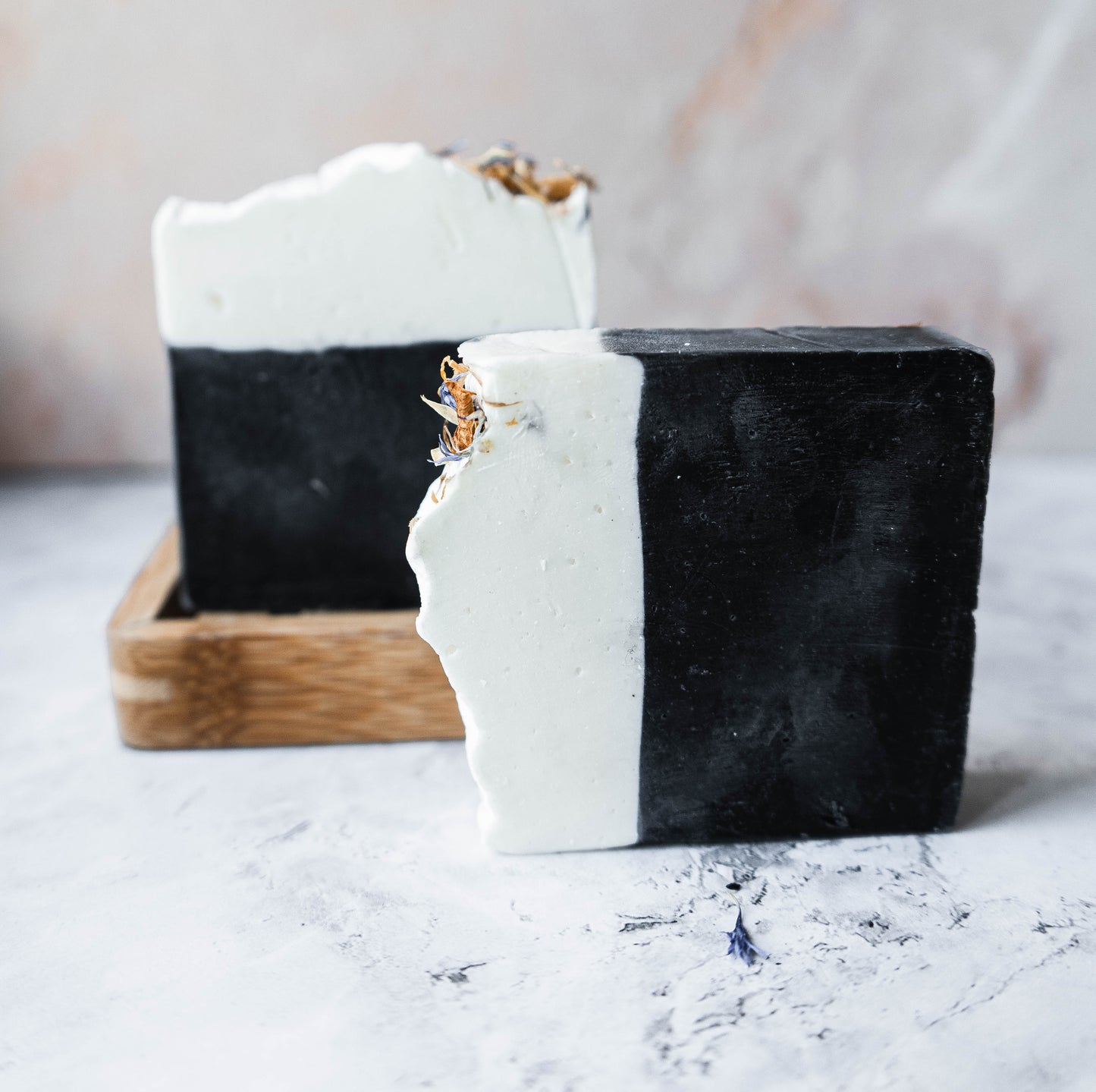 Eļļas ziepes ar ogli "Tējas koks"